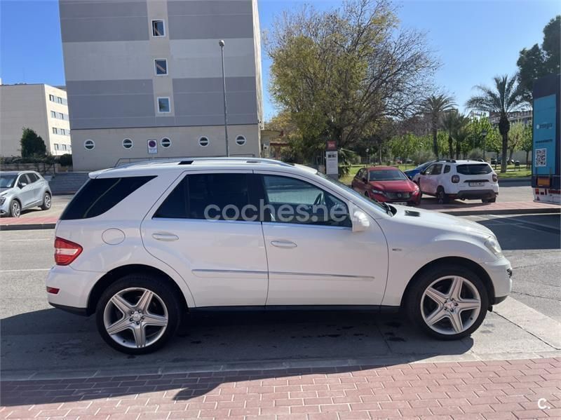 Blanco Usado 2009 Mercedes ML350 SUV | 15.499 € (Un poco caro) - Imagen 1/4