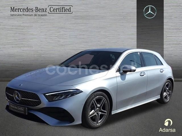 Gris / plateado Usado 2024 Mercedes A200 Berlina | 36.900 € (Un poco caro) - Imagen 1/4