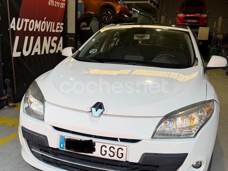 Blanco Usado 2010 Renault Mégane Authentique Berlina | 3250 € (Buen precio) - Imagen 1/4