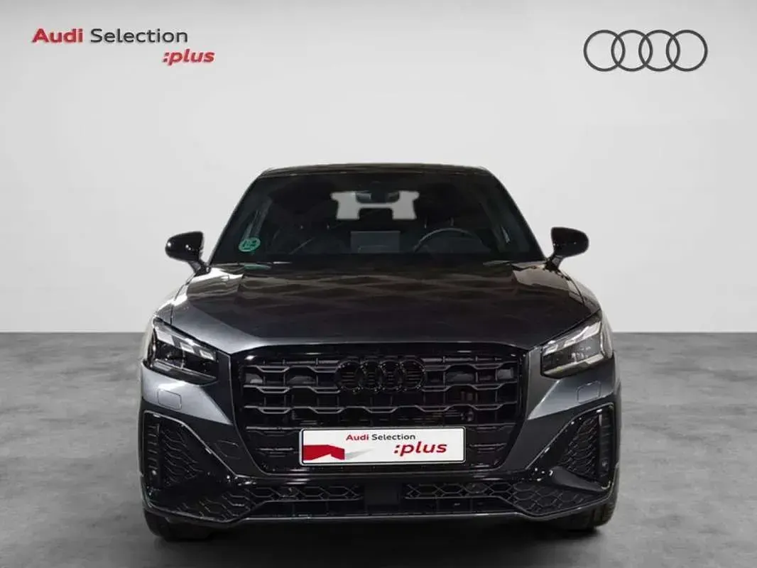 Usado Audi Q2 Black Edition 150 CV (110 kW) 2025 Gris SUV