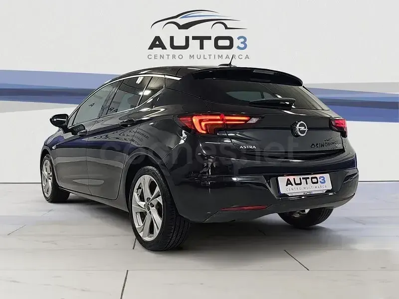 Usado Opel Astra Excellence 136 CV (100 kW) 2016 Negro Berlina