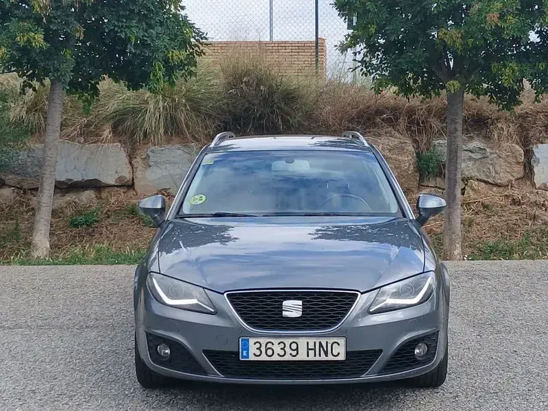 Usado Seat Exeo Ecomotive 143 CV (105 kW) 2012 Gris / plata Familiar