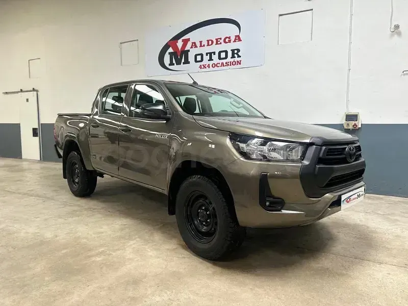 Usado Toyota HiLux 150 CV (110 kW) 2023 Verde Pickup/Camioneta