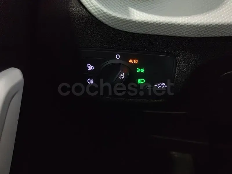 Usado Audi Q2 Design 116 CV (85 kW) 2019 Gris / plata SUV