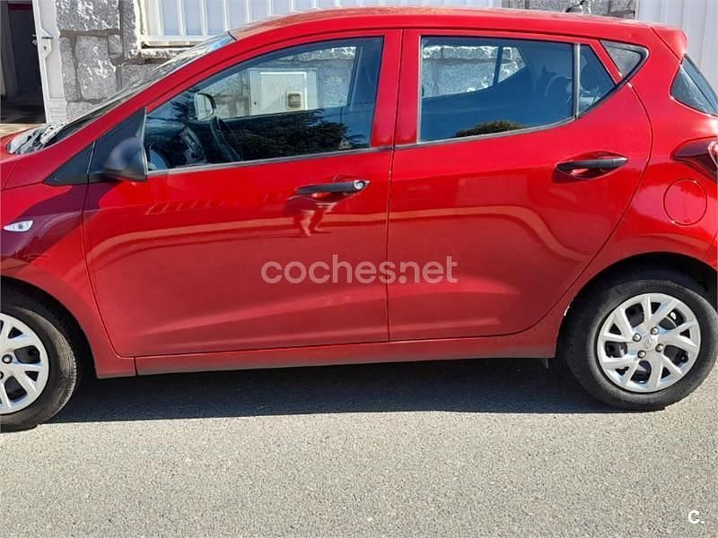 Granate Usado 2017 Hyundai i10 Utilitario | 8000 € (Precio justo) - Imagen 1/4