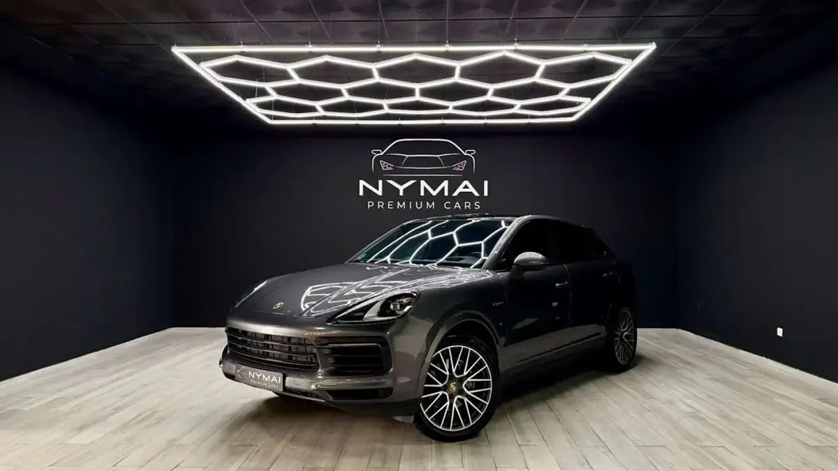 Usado Porsche Cayenne 462 CV (339 kW) 2020 Gris / plata SUV