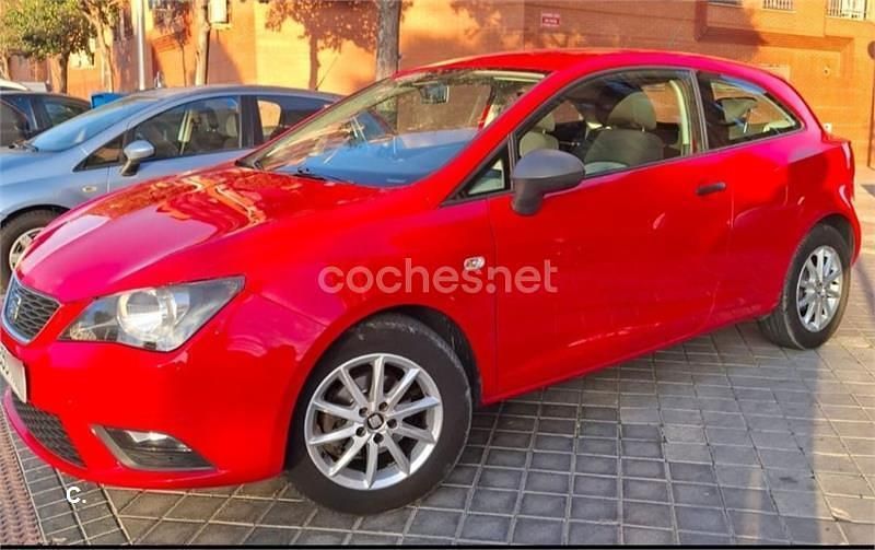 Usado Seat Ibiza SC Reference 70 CV (51 kW) 2014 Rojo Utilitario