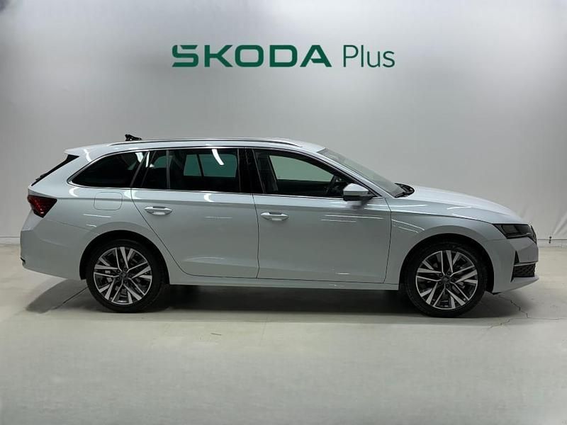 Usado Skoda Octavia 150 CV (110 kW) 2025 Blanco Familiar