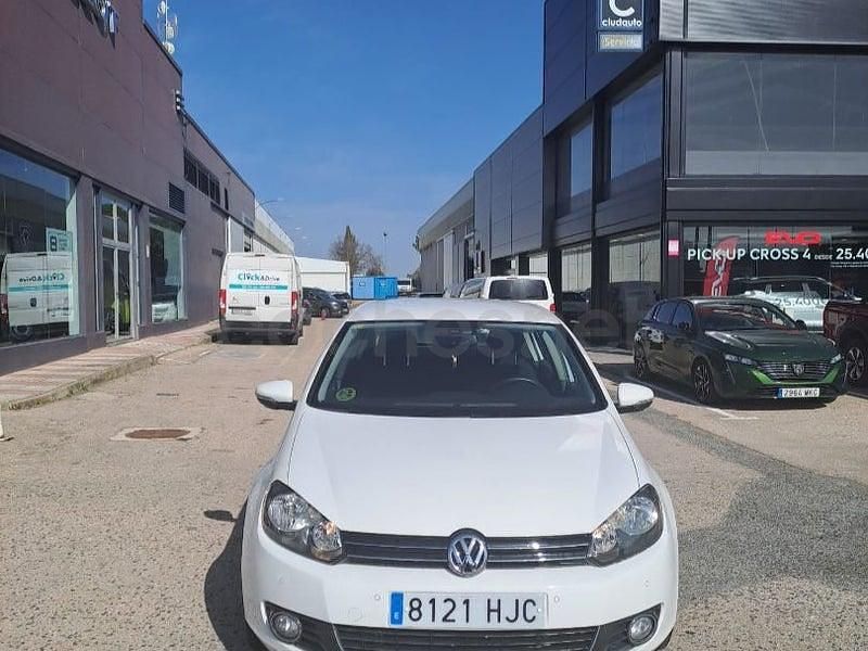 Usado VW Golf VII 105 CV (77 kW) 2012 Blanco Berlina