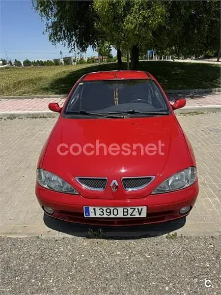 Usado Renault Mégane Coupé Sportway 105 CV (77 kW) 2002 Rojo Coupe