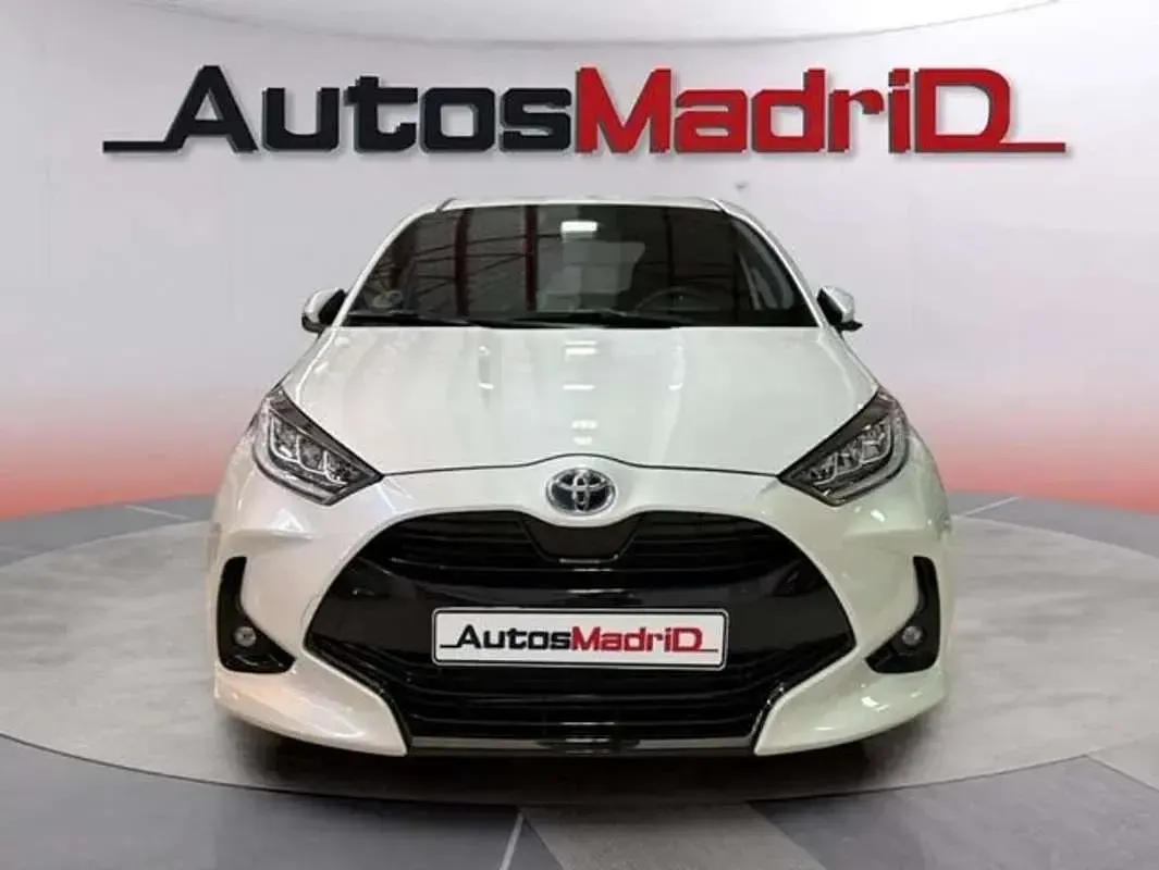 Usado Toyota Yaris Style 116 CV (85 kW) 2025 Blanco Utilitario