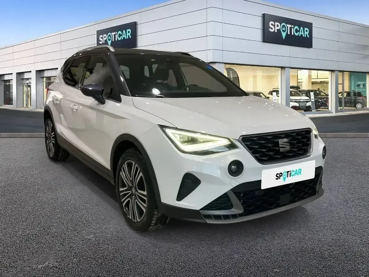 Usado Seat Arona FR 110 CV (80 kW) 2023 Blanco SUV