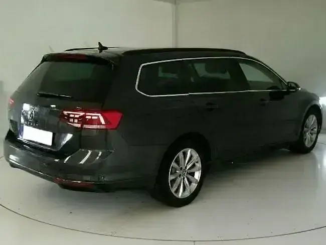 Begagnad VW Passat Executive 150 HK (110 kW) 2021 Grå Kombi