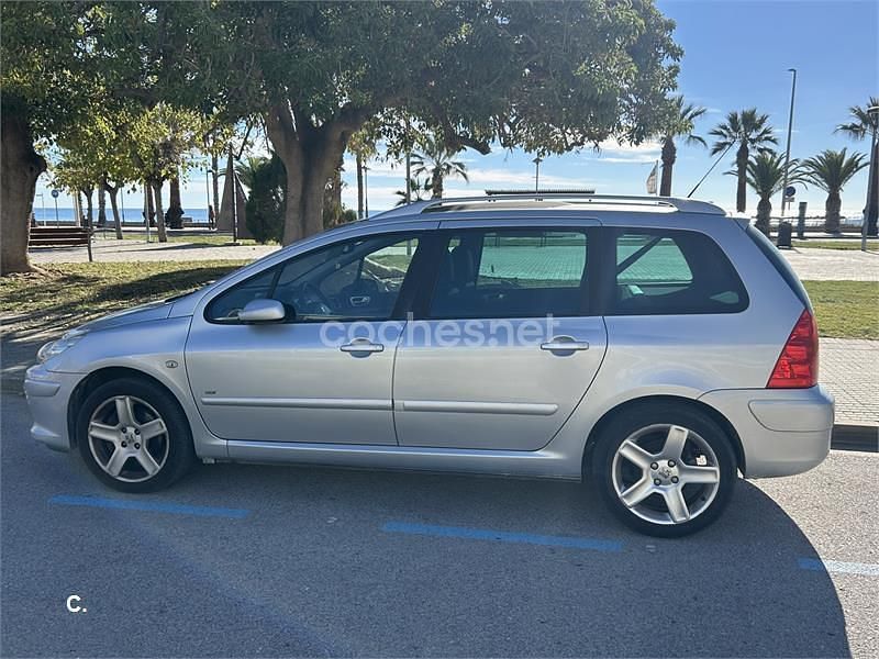Usado Peugeot 307 110 CV (80 kW) 2003 Gris / plata Familiar