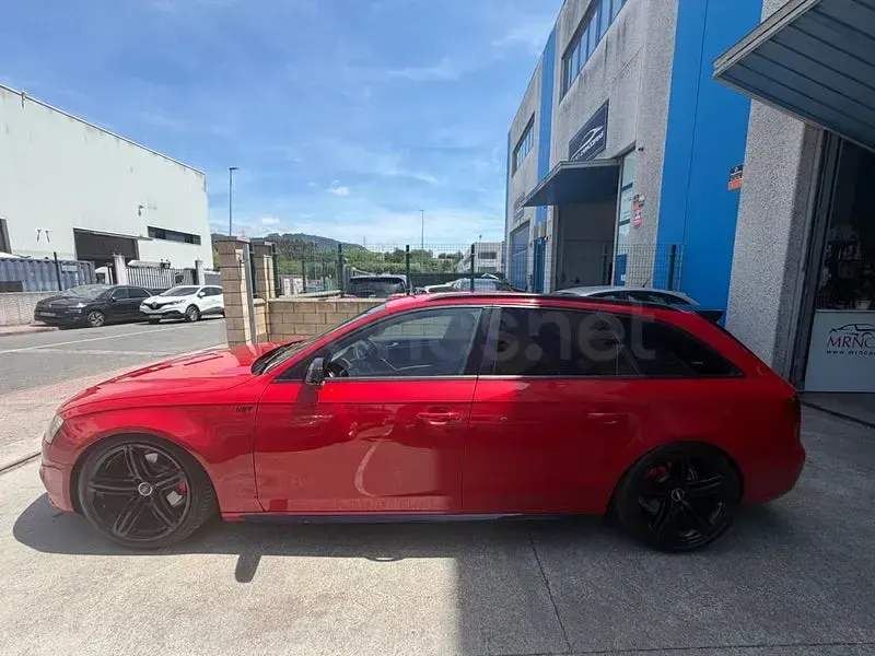 Usado Audi A4 136 CV (100 kW) 2012 Granate Familiar