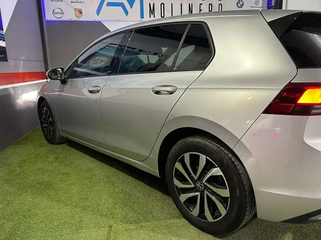 Usado VW Golf VIII 110 CV (80 kW) 2022 Gris Utilitario