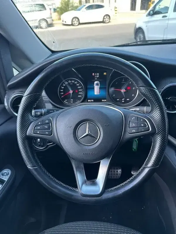 Usado Mercedes V220 Avantgarde 163 CV (119 kW) 2022 Blanco Monovolumen