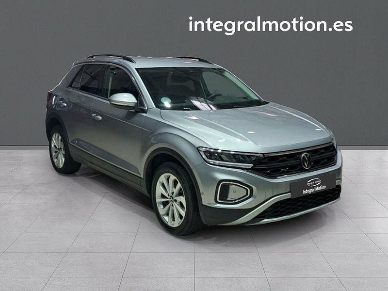 Usado VW T-Roc Life 150 CV (110 kW) 2023 Gris SUV