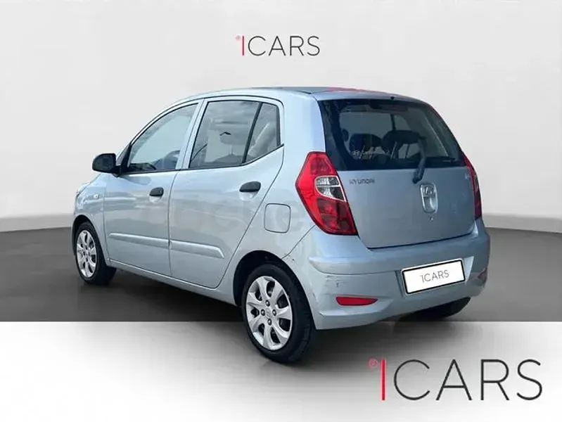 Usado Hyundai i10 Comfort 69 CV (50 kW) 2013 Gris / plata Utilitario