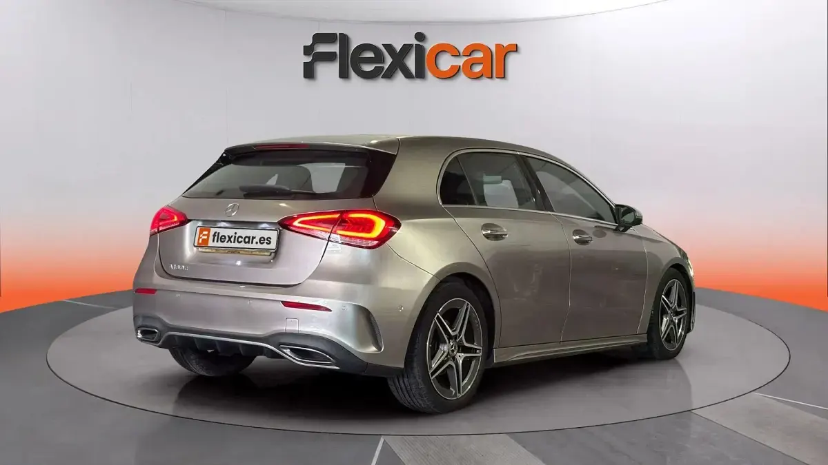 Usado Mercedes A180 116 CV (85 kW) 2020 Gris Berlina