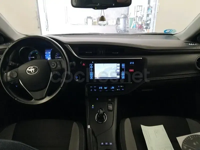 Usado Toyota Auris Hybrid Active 136 CV (100 kW) 2017 Azul Familiar