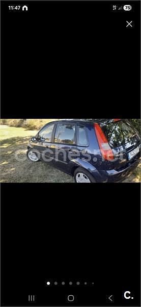 Usado Ford Fiesta Ghia 80 CV (58 kW) 2004 Azul Berlina