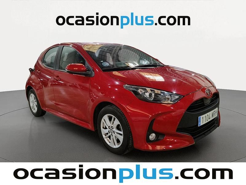 Usado Toyota Yaris Edition 125 CV (91 kW) 2024 Rojo Utilitario