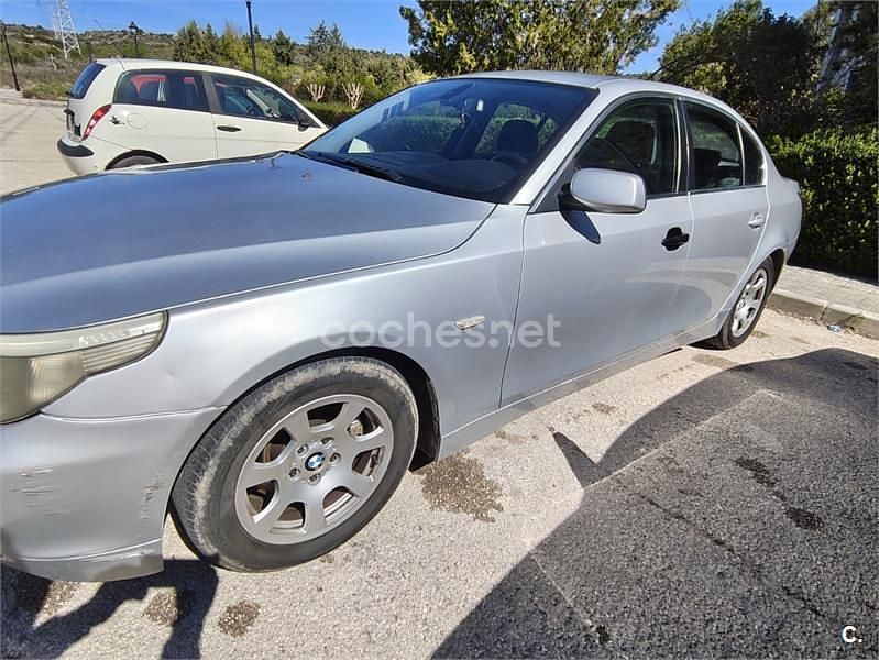 Usado BMW 530 193 CV (141 kW) 2004 Gris / plata Berlina