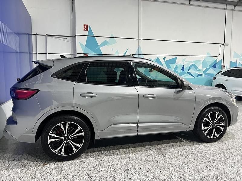 Usado Ford Kuga ST-Line X 225 HP (165 kW) 2023 Prateado SUV