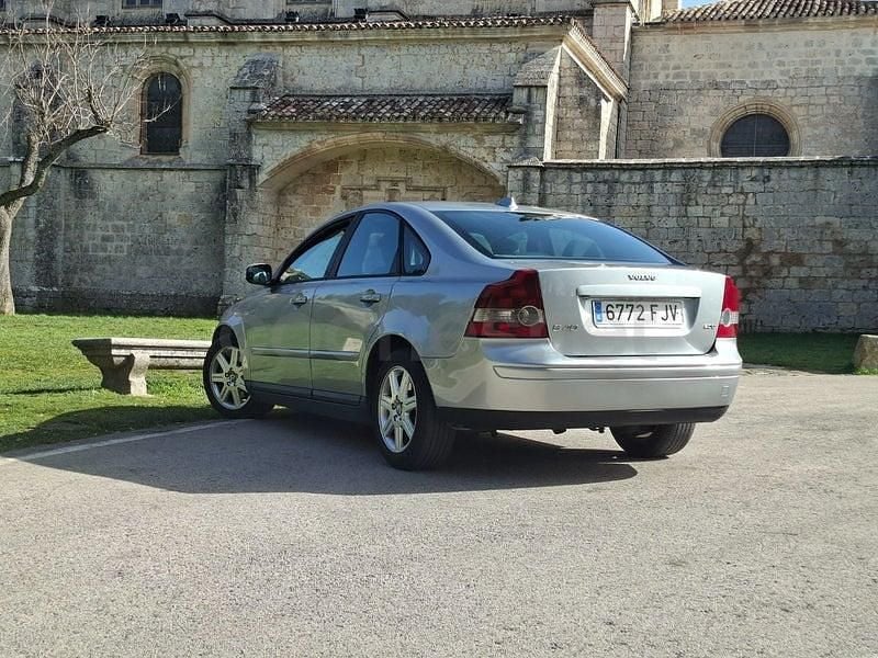 Usado Volvo S40 Momentum 136 CV (100 kW) 2006 Gris / plata Berlina