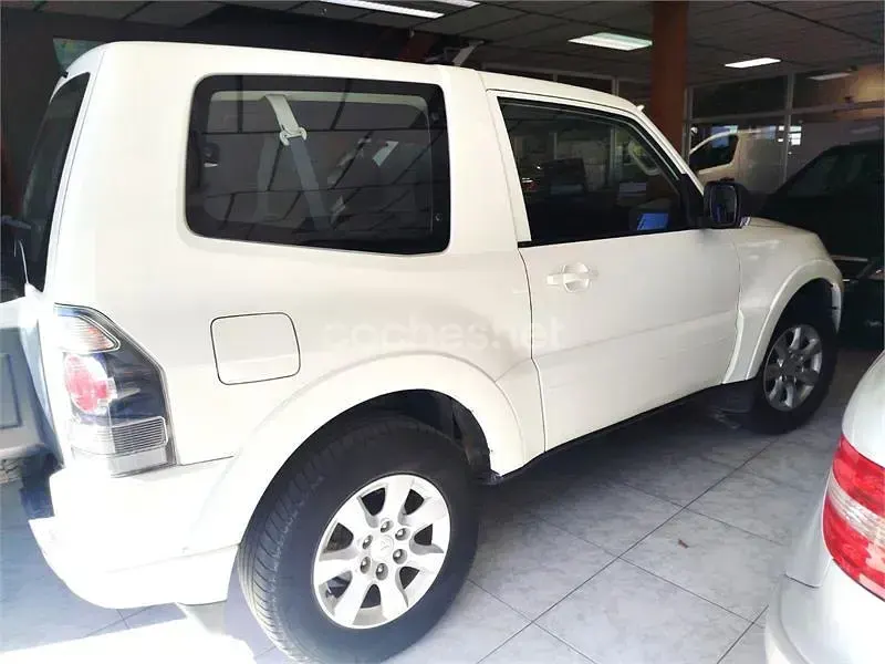 Usado Mitsubishi Montero Motion 200 CV (147 kW) 2014 Beige SUV