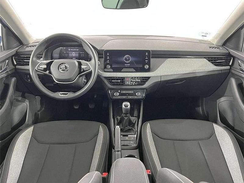 Usado Skoda Scala Selection 116 CV (85 kW) 2024 Azul Utilitario