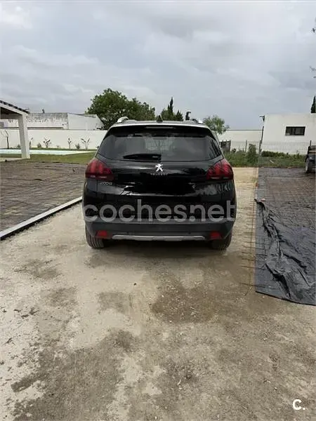 Usado Peugeot 2008 Allure 120 CV (88 kW) 2018 Negro SUV