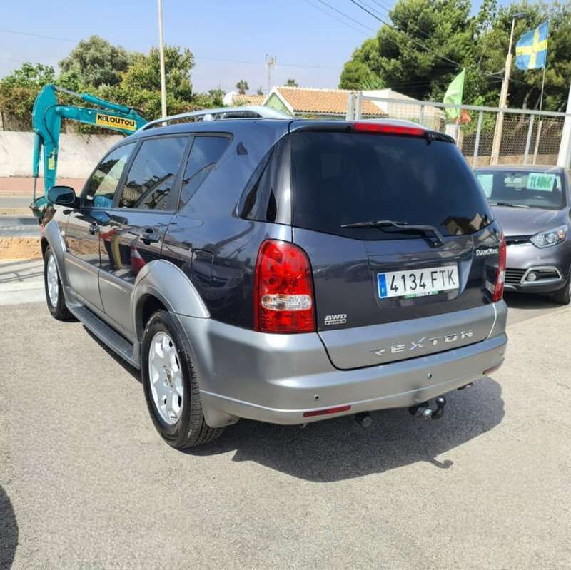 Usado Ssangyong (KGM) Rexton 165 CV (121 kW) 2007 Negro SUV