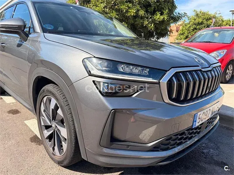 Usado Skoda Kodiaq Selection 204 CV (150 kW) 2024 Gris / plata SUV
