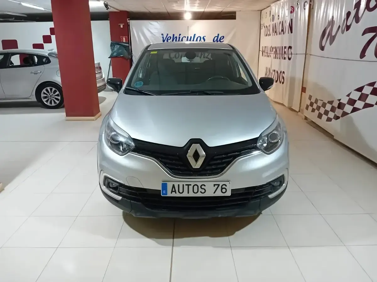 Usado Renault Captur Zen 90 CV (66 kW) 2019 Gris SUV