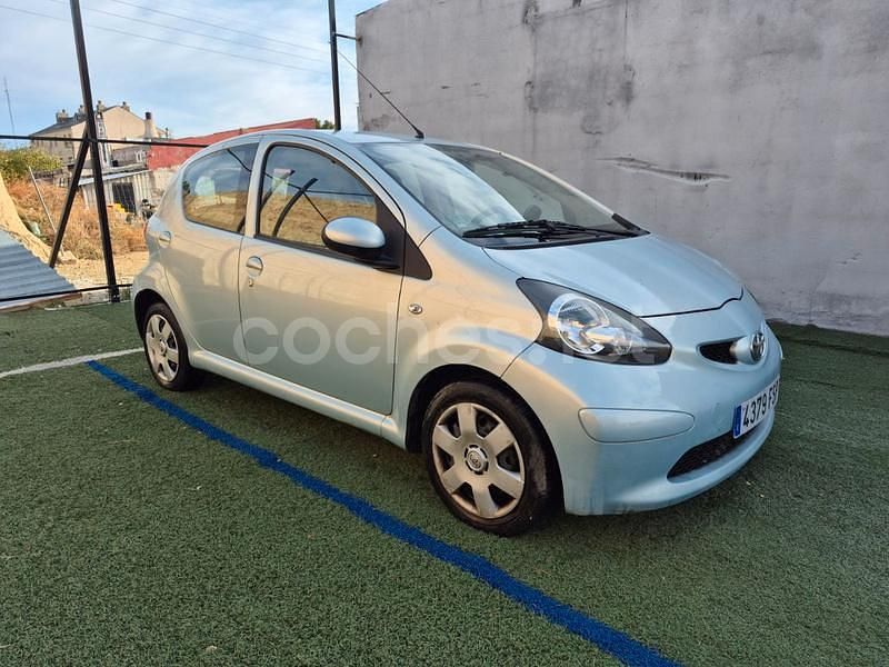 Azul Usado 2006 Toyota Aygo Utilitario | 4499 € (Precio justo) - Imagen 1/4