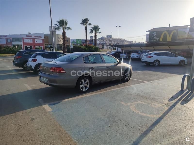 Usado VW Passat 105 CV (77 kW) 2011 Beige Berlina