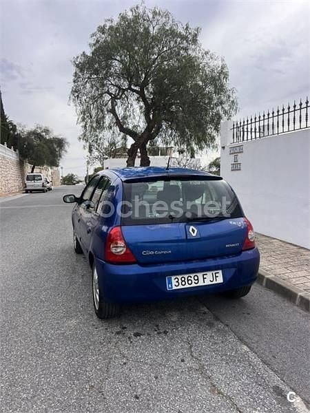Usado Renault Clio II Authentique 75 CV (55 kW) 2006 Azul Berlina