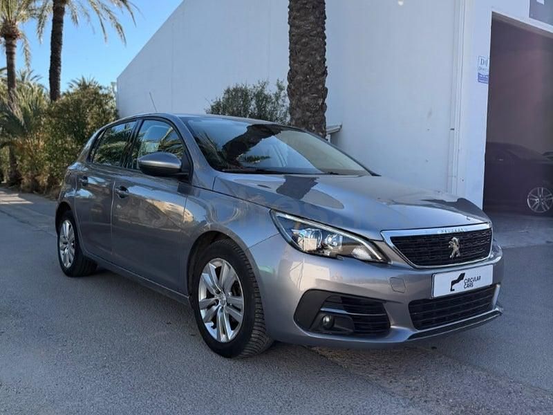 Usado Peugeot 308 Active 100 CV (73 kW) 2017 Gris / plata Berlina
