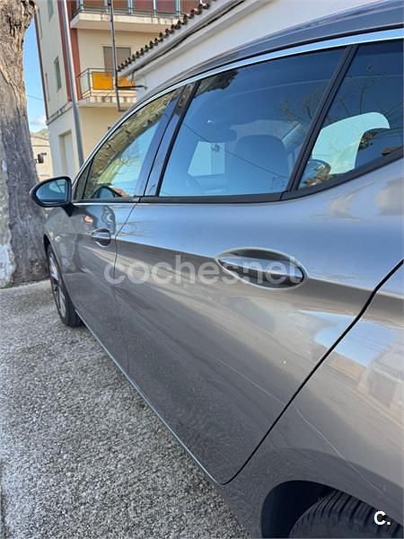 Usado Opel Astra Excellence 136 CV (100 kW) 2017 Gris / plata Berlina