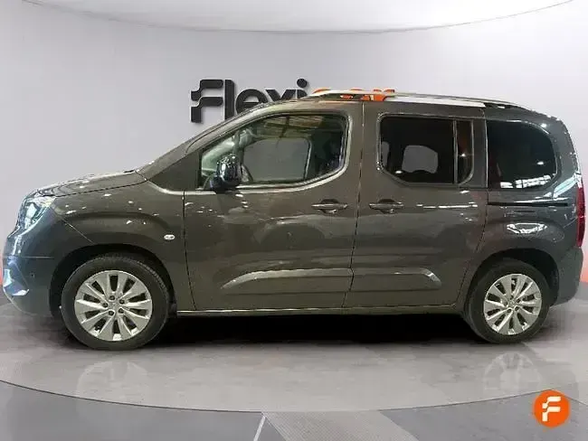 Usado Opel Combo Elegance 130 CV (95 kW) 2021 Gris Monovolumen