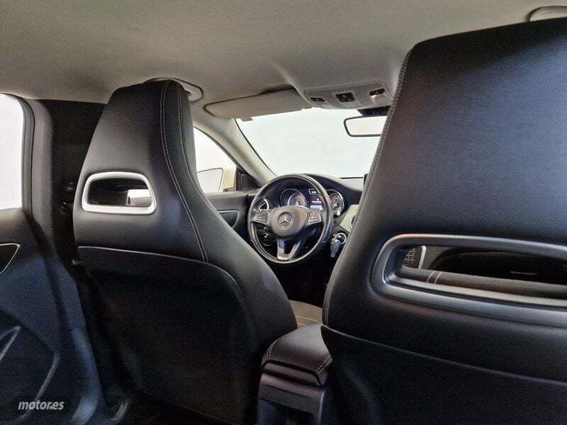 Usado Mercedes CLA220 174 CV (127 kW) 2015 Blanco Berlina