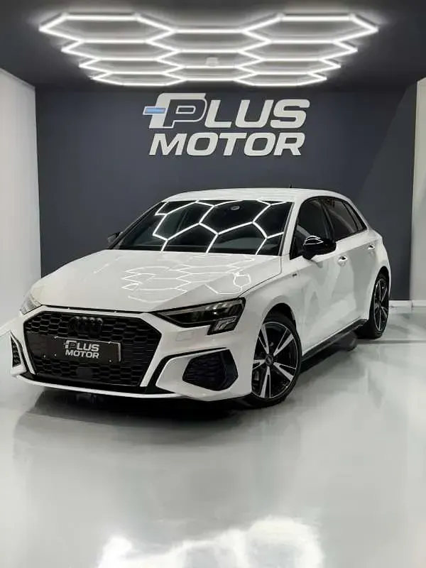 Usado Audi A3 Sportback Ambiente 150 CV (110 kW) 2022 Blanco Utilitario