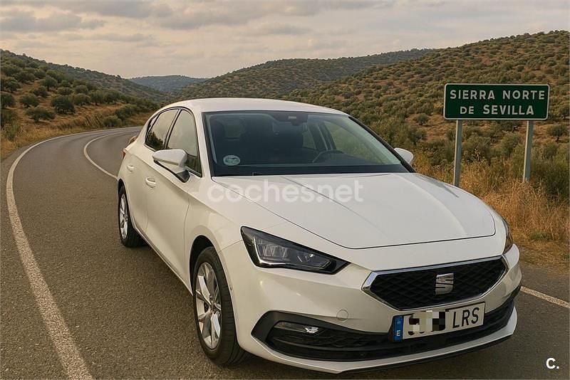 Usado Seat Leon Style 115 CV (84 kW) 2021 Blanco Berlina