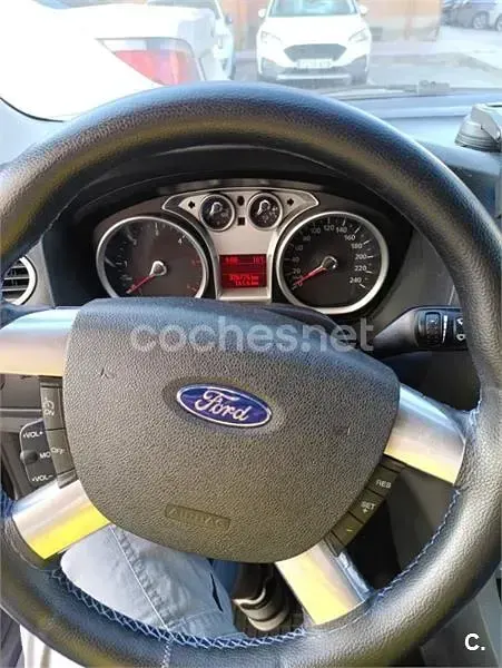 Usado Ford Focus Trend 109 CV (80 kW) 2009 Azul Berlina