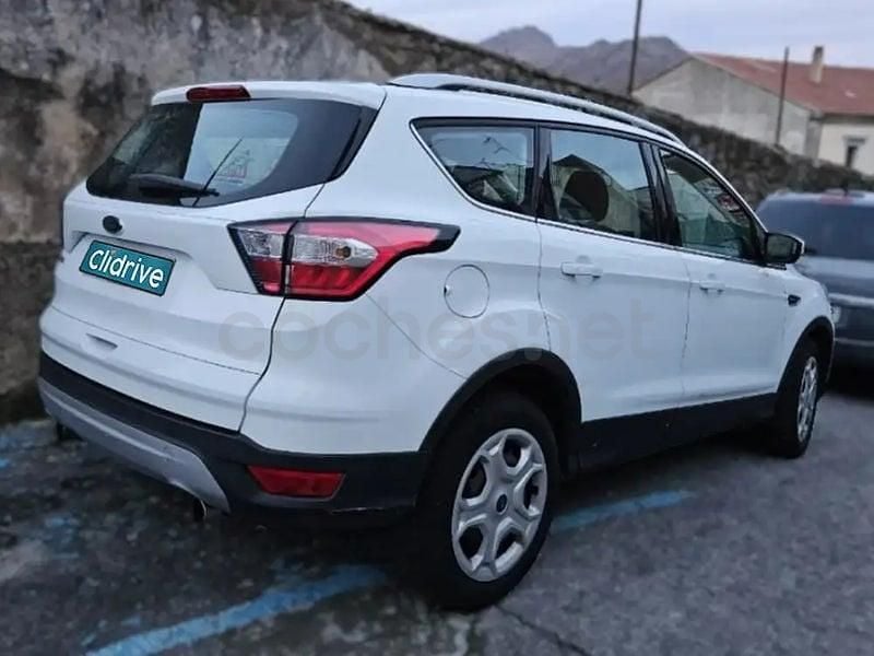 Usado Ford Kuga Vignale 120 CV (88 kW) 2017 Blanco SUV
