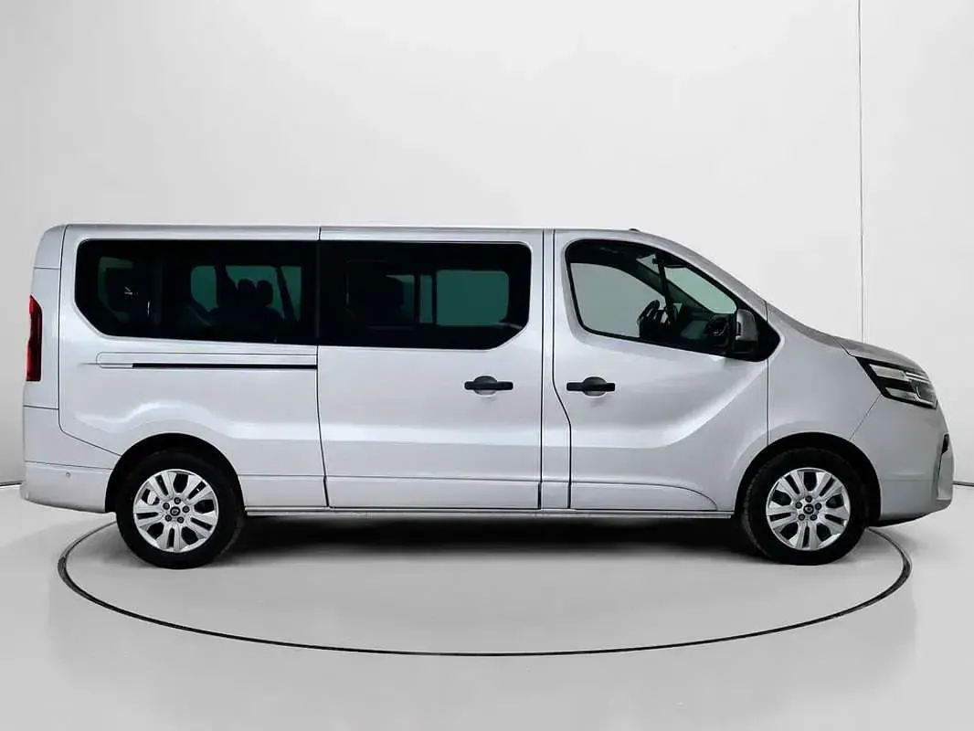 Usado Nissan Primastar Acenta 150 CV (110 kW) 2025 Gris Monovolumen