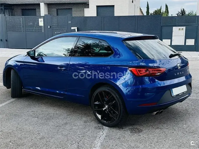 Usado Seat Leon FR 125 CV (91 kW) 2018 Azul Berlina