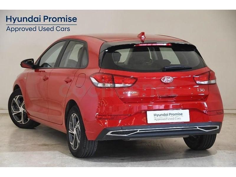 Usado Hyundai i30 120 CV (88 kW) 2024 Rojo Berlina